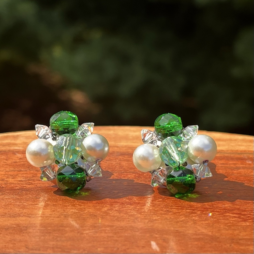 Vintage‎ Laguna Green Crystal Faux Pearl Clip On Earrings Signed Cluster 7/8"